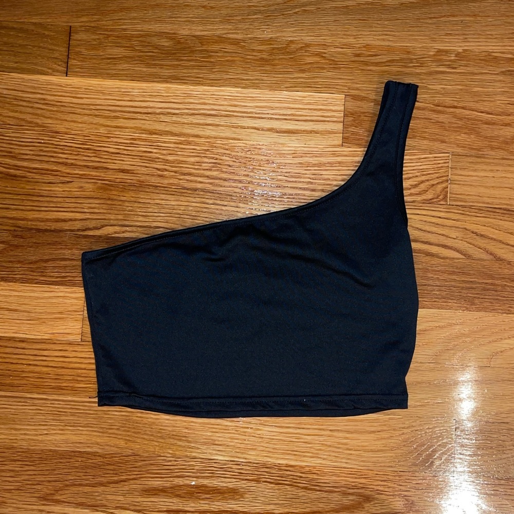 Cropped One Shoulder Black Tank